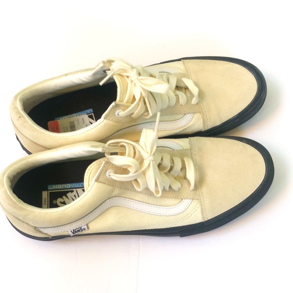 Cream Colored Suede/Canvas Old Skool Vans With Black Sole Size 12 - Picture 3 of 16